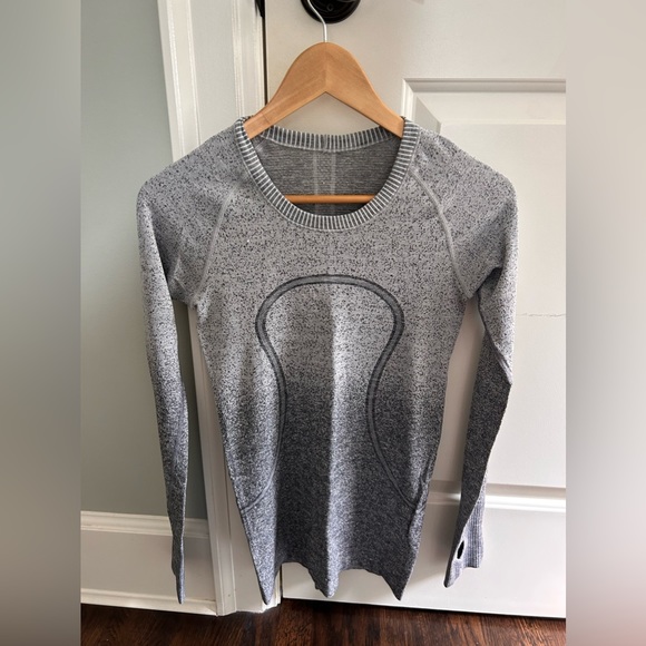 Long sleeve size 6 Lululemon top - Picture 2 of 2